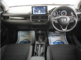 運転にかかわる様々な操作を安全に行えるように視点移動が少なく、操作性に配慮されたスイッチ類が凝縮されたコクピットです。