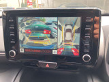 【バックモニター】車庫入れなど目視と合わせモニターで確認できて安心です。