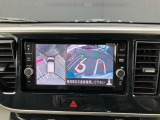 空から見下ろしているような視点で周囲を確認できるアラウンドビューモニター。駐車時にとても便利です。