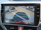 バックモニター付きでガイドラインがモニターに表示され、車庫入れや縦列駐車などの際に役立ちます!