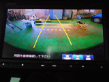 バックカメラの画像です。ガイドラインがスムースな車庫入れをサポートいたします。車庫入れの安心感がアップしますね。