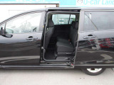 両側スライドドアですので、狭い駐車場でも横を気にせず乗降りができます。