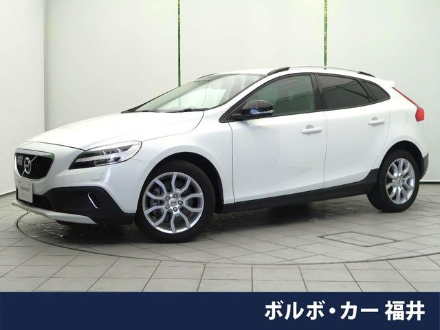 V40クロスカントリー D4 モメンタム ディーゼル 