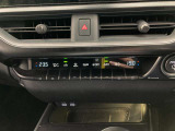デュアルエアコンとは、運転席と助手席で、個別に温度設定ができる機能です。気温の感じ方は、人それぞれ違うもの。乗る人に優しい機能ですね。