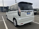 リヤルーフスポイラー付きで外装もスタイリッシュに!