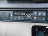 運転席&助手席シートヒーター付き☆フルオートエアコンで室内快適です♪充電USBジャック付いています♪