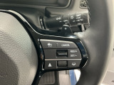 【アダプティブ・クルーズ・コントロール】予め設定した車速内でクルマが自動的に加減速。 前走車との適切な車間距離を維持しながら追従走行し、高速道路でのドライバーの疲労を軽減してくれる嬉しい機能付♪