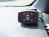 障害物をセンサーで検知し、ドライバーに知らせ、縦列駐車時や駐車場・車庫などの取り回しをサポートします