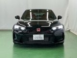 LEDヘッドライトを装備しています。LEDヘッドライトはとても明るく、雨の日や夜間走行も安全・安心です。オートライトコントロール付きで周囲の明るさに応じて自動で点灯・消灯します