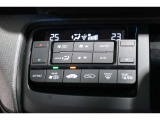 運転席と助手席の温度設定の変更が可能な左右独立タイプのデュアルエアコンです♪♪♪暑がりな人・寒がりな人も誰もが車内を快適にお過ごしいただけます♪♪♪