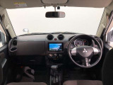 シンプルながら機能性あふれる運転席廻りです。視界性もよく、運転しやすいですよ。