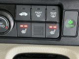 運転席/助手席シートヒーターで寒い日もすぐに温かくなり快適に過ごせます。2段階の温度調整が可能です