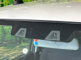 【スズキ セーフティサポート】走行中に前方の車両等を認識し、衝突しそうな時は警報とブレーキで衝突回避と被害軽減をアシスト。より安全にドライブをお楽しみいただけます。