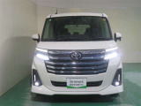 明度の高いLEDヘッドライトで、夜間の運転も安心です。