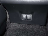 充電用USB端子付き。スマートフォンなどの充電に便利です。
