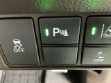 パーキングセンサーシステムは走行中に障害物が迫ると音と表示でお知らせ、低速走行時時の安心感を高めます