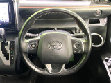 【純正革巻きステアリング】上質な革を使用することで、手にしっかり馴染みとても運転しやすいハンドルです♪