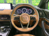 【純正革巻きステアリング】上質な革を使用することで、手にしっかり馴染みとても運転しやすいハンドルです♪