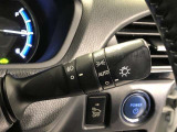 ライトスイッチです。「AUTO」にすると外の明るさに応じてスモールライト・ヘッドライトが自動でON・OFFします。夕暮れ時や屋内駐車場、トンネルなどに便利です。フォグランプもON・OFFできます。