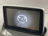 【マツダコネクトナビ】車内の雰囲気にマッチした一体型タイプのナビ。各種車輌設定やBluetooth再生等、様々な機能が楽しめます。直感的なダイヤル操作が可能で、使い勝手も良好です。