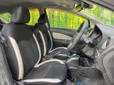 運転席シート廻りは使用感も少なく、良好な状態となっています。前オーナー様が丁寧に使っていたことがよくわかりますね。