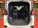 普段のお買い物や通勤、送迎等に十分な荷室スペースを確保しております。セカンドシートを倒すと、大きな荷物の積載も可能です♪