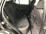 【後部座席】も当然、綺麗・清潔に仕上げております。内装の綺麗なお車は気持ちが良いですし、コンディションのいい車が多いです。これもオススメの1台です。