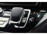 インパネシフトだから視線の移動も少なく足元もスッキリ♪運転席もゆったりしているのでゆとりを持ってドライブできますね!