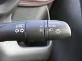 インテリジェントオートライトシステム。ハイビームアシストは前方用察知カメラで、対向車のライト、道路周辺の明るさを察知。手動で切り替えるわずらしさを軽減します。