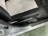 痛みの出やすい運転席シートの角、フロアマット、座面、ともに良好です