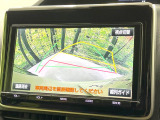 【バックカメラ】駐車時に後方がリアルタイム映像で確認できます。大型商業施設や立体駐車場での駐車時や、夜間のバック時に大活躍!運転スキルに関わらず、今や必須となった装備のひとつです!