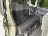 後部座席も気になるようなキズ・汚れやへたり等、大きなダメージはなく、良好な状態です。
