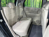後部座席も気になるようなキズ・汚れやへたり等、大きなダメージはなく、良好な状態です。