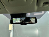 アラウンドビューモニターの表示や、後続車両の眩しいヘッドライトを軽減してくれます♪
