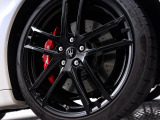 20インチホイールMCマットグラファイトリム&レッドブレーキキャリパーを装備。スポーティなレヴァンテのデザインにさらにアクセントを追加。
