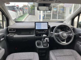 【運転席・インパネまわり】ハンドル・シート・フロアーなど隅々までプロによるクリーニング済み☆彡キレイな車内でドライブが一層快適にお楽しみいただけます!!