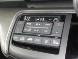 エアコンはオートエアコンでお好みの温度調整が出来、オールシーズン快適にドライブできます!リア席はプライバシーガラスで夏も涼しく過ごせます!