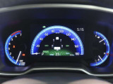 とっても見やすいメーターです。夜間時はラグジュアリーな気分にさせてくれる照明が魅力ですので、夜のドライブも楽しみになりますよ♪