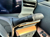 オートライト機能付きです♪またハイビームアシストで、先行車または対向車や周囲の明るさなどに応じ、自動的にハイビーム(上向き)とロービーム(下向き)を切り替えます♪