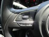 ステアリングにはさまざまなスイッチが付いておりますので運転しながらの操作も楽ちんです♪