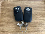 【スマートキー】 スマートキーを携帯していれば、ドアハンドルのボタンを押すだけでロックの解除ができます。