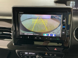 【バックカメラ】運転が苦手な方も車庫入れラクラクです!ギアをリバースに入れれば自動的に切り換わりますので、面倒な操作は不要です♪狭い駐車場もお車を傷つけず安心ですね!