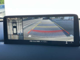 360&deg;ビューモニターでは、両サイドとフロント、バックカメラの合成で、あたかも上空から見下ろした様に周囲を確認して頂けます。駐車場だけでなく、T字路等でも活躍のアイテムです!