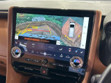 【パノラミックビューモニター】専用のカメラにより、上から見下ろしたような視点で360度クルマの周囲を確認することができます☆死角部分も確認しやすく、狭い場所での切り返しや駐車もスムーズに行えます。