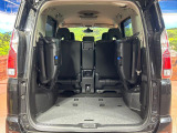 普段のお買い物や通勤、送迎等に十分な荷室スペースを確保しております。セカンドシートを倒すと、大きな荷物の積載も可能です♪