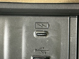 (Type-C〈3A〉)USBチャージャー搭載。スマートフォンなどの充電にとっても便利です