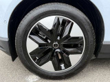 5スポーク・エアロ・アルミホイール 7.5J&times;18インチ シルバー/ブラック 225/55R18サイズのグッドイヤーを装着