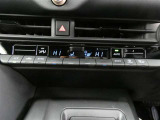 温度の感じ方は、個人差がありますね。運転席、助手席で独立して温度設定のできる左右独立温度コントロールのフルオートエアコン装備です。