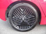 専用17インチブラックアルミホイール(17&times;6.5J)、インセット:45、P.C.D:114.3(5穴)&215/50R17 91Vタイヤ