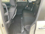 【セカンドシート】も使用感も少なくキレイな状態です。成人の方でも快適にお乗り頂けます。